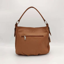 Cargar imagen en el visor de la galería, Bolso hobo en piel vacuno color camel, trasera,de LaNievina