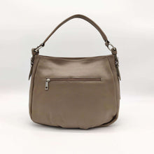 Cargar imagen en el visor de la galería, Bolso hobo en piel vacuno color topo trasera,, de LaNievina