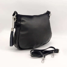 Cargar imagen en el visor de la galería, Bolso hobo en piel vacuno color negro con correa aparte, de LaNievina