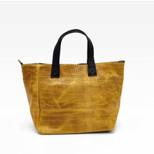 Cargar imagen en el visor de la galería, Bolso de mano en piel efecto cocodrilo color mostaza