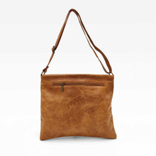 Cargar imagen en el visor de la galerÃa, Bolso bandolera tipo sobre de piel con anilla
