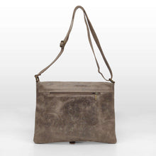 Cargar imagen en el visor de la galerÃa, Bolso bandolera tipo sobre de piel con anilla