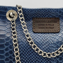 Cargar imagen en el visor de la galería, Bolso de hombro en piel efecto cocodrilo con cadena