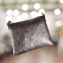 Cargar imagen en el visor de la galería, Bandolera pequeña de piel efecto metalizado