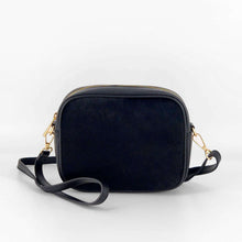 Cargar imagen en el visor de la galerĆa, Bolso bandolera rectangular, de tamaƱo mediano pequeƱo, piel de potro frontal, trasera de piel negra con bolsillo con cremallera, de LaNievina.