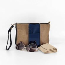 Cargar imagen en el visor de la galerÃa, Bolso bandolera pequeña pelo potro con cremallera con contenido