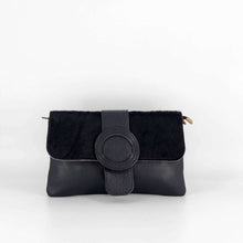 Cargar imagen en el visor de la galerÃa, Bolso flap pequeño de piel con solapa de pelo negro