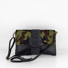 Cargar imagen en el visor de la galerÃa, Bolso flap pequeño de piel con solapa de pelo camuflaje