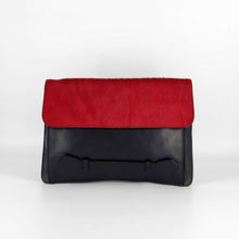 Cargar imagen en el visor de la galería, Bolso clutch con cinta piel vacuno blanda