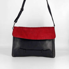 Cargar imagen en el visor de la galería, Bolso clutch con cinta piel vacuno blanda