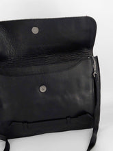 Cargar imagen en el visor de la galería, Bolso clutch con cinta piel vacuno blanda