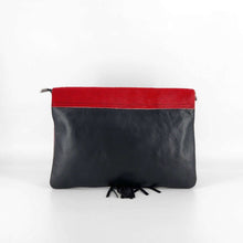 Cargar imagen en el visor de la galería, Bolso flap en piel vacuno con solapa de pelo rojo