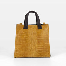 Cargar imagen en el visor de la galerÃa, Bolso de mano de piel rÃgida, dos asas, efecto escamas color mostaza en LaNievina