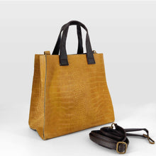Cargar imagen en el visor de la galerÃa, Bolso de mano de piel rÃgida, dos asas, efecto escamas color mostaza con correa en LaNievina