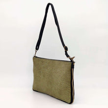 Cargar imagen en el visor de la galería, Bolso bandolera de pelo potro y piel