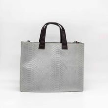 Cargar imagen en el visor de la galería, Bolso cuadrado de piel rígido efecto escamas
