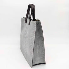 Cargar imagen en el visor de la galería, Bolso cuadrado de piel rígido efecto escamas