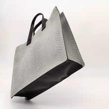 Cargar imagen en el visor de la galería, Bolso cuadrado de piel rígido efecto escamas