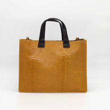 Cargar imagen en el visor de la galería, Bolso cuadrado de piel rígido efecto escamas
