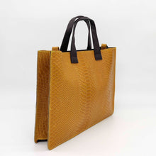 Cargar imagen en el visor de la galería, Bolso cuadrado de piel rígido efecto escamas