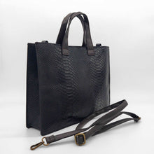 Cargar imagen en el visor de la galería, Bolso cuadrado de piel rígido efecto escamas