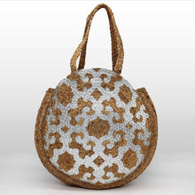 Cargar imagen en el visor de la galería, Bolso de yute redondo, con dibujos tipo étnico en color plateado. Cierra con clip imantado. Ideal para piscina o playa por su gran capacidad. Doble asa para hombro. No forrado. Yute 100%, de LaNievina