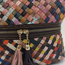 Cargar imagen en el visor de la galería, Bolso de piel trenzado multicolor