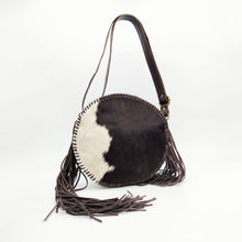 Cargar imagen en el visor de la galería, Bolso redondo de potro con flecos