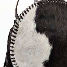 Cargar imagen en el visor de la galería, Bolso redondo de potro con flecos