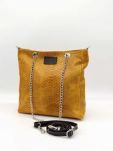 Cargar imagen en el visor de la galería, Bolso de hombro en piel efecto cocodrilo con cadena