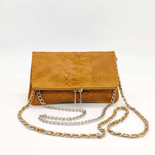 Cargar imagen en el visor de la galería, Bolso flap de piel con doble cadena mostaza