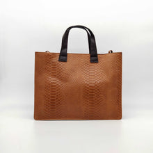Cargar imagen en el visor de la galería, Bolso cuadrado de piel rígido efecto escamas