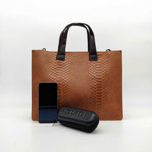 Cargar imagen en el visor de la galería, Bolso cuadrado de piel rígido efecto escamas