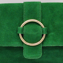 Cargar imagen en el visor de la galerÃa, Bandolera de ante con solapa con adorno de aro de LaNievina. Detalle aro