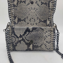 Cargar imagen en el visor de la galería, Bolso de piel con Cadenas