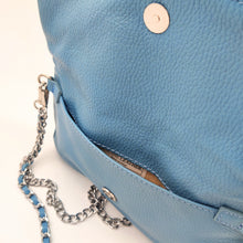 Cargar imagen en el visor de la galería, Bolso flap de piel lisa con doble cadena