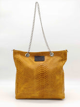 Cargar imagen en el visor de la galería, Bolso de hombro en piel efecto cocodrilo con cadena