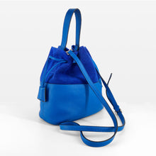 Cargar imagen en el visor de la galerÃa, Bolso saco de ante y piel vacuno, bucket bag, azul