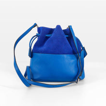 Cargar imagen en el visor de la galerÃa, Bolso saco de ante y piel vacuno, bucket bag, azul
