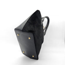 Cargar imagen en el visor de la galería, Bolso tote de piel de potro color negro, fondo tachuelas, de LaNievina