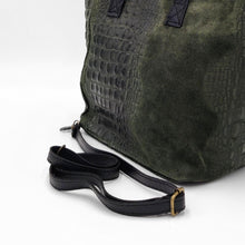 Cargar imagen en el visor de la galería, Bolso de mano de ante con estampado coco verde, detalle, en LaNievina