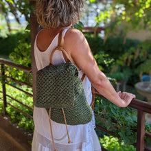 Cargar imagen en el visor de la galería, Mochila de papel trenzado