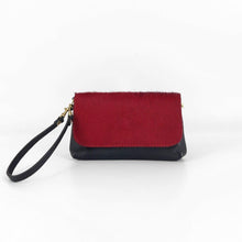 Cargar imagen en el visor de la galería, Bolso mini de piel con solapa de potro, diseño animal print cebra