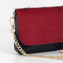 Cargar imagen en el visor de la galería, Bolso mini de piel con solapa de potro, diseño animal print cebra