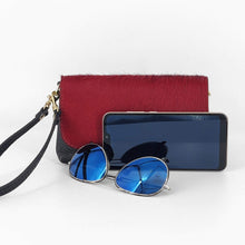 Cargar imagen en el visor de la galería, Bolso mini de piel con solapa de potro, diseño animal print cebra