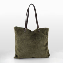 Cargar imagen en el visor de la galería, Bolso shopper de ante color verde de LaNievina