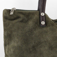 Cargar imagen en el visor de la galería, Bolso shopper de ante color verde detalle, de LaNievina