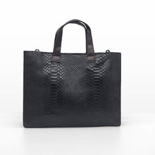 Cargar imagen en el visor de la galería, Bolso cuadrado de piel rígido efecto escamas