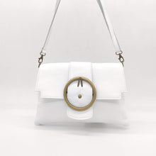 Cargar imagen en el visor de la galería, Bolso de piel blanco con hebilla de LaNievina con correa larga