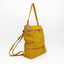 Cargar imagen en el visor de la galería, Bolso mochila de ante color mostaza de LaNievina, lateral
